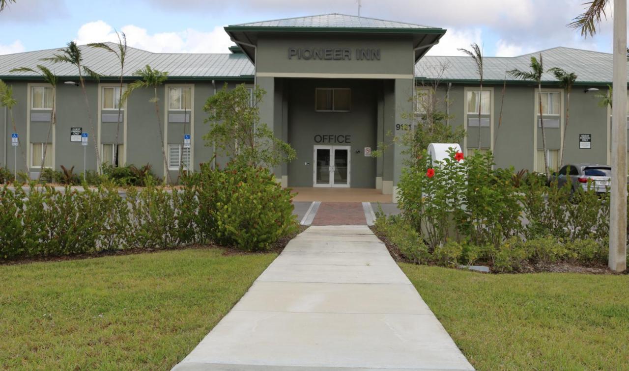 Pioneer Inn Royal Palm Beach Buitenkant foto