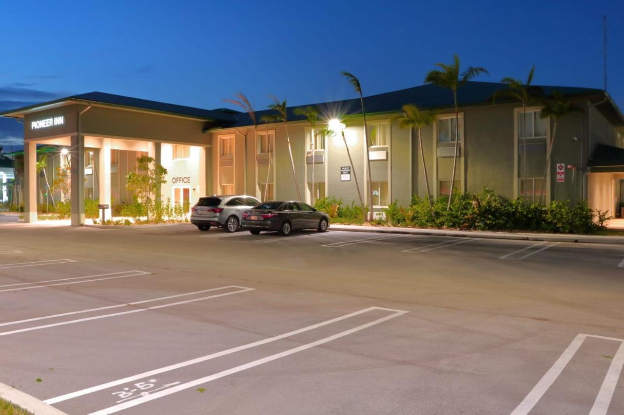 Pioneer Inn Royal Palm Beach Buitenkant foto